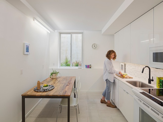 Ng&ocirc;i nh&agrave; chỉ c&oacute; diện t&iacute;ch 32m2 nhưng sở hữu thiết kế ấn tượng - Ảnh 3.