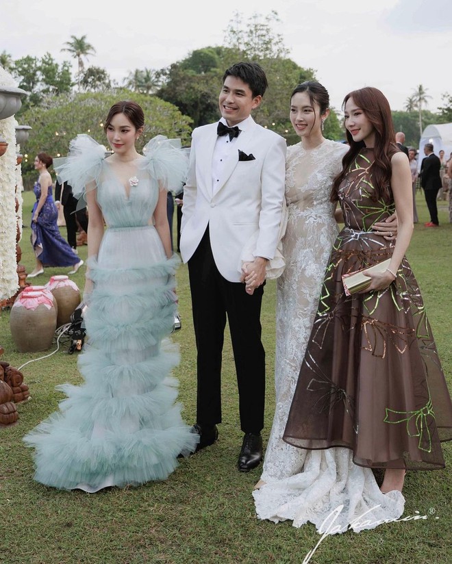 Drama hi hữu ở tiệc cưới Nong Poy: Một nữ diễn viên bị dân tình mỉa mai vì lên đồ lồng lộn, lấn át cô dâu - Ảnh 4.
