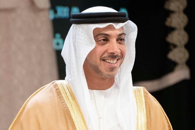 &Ocirc;ng chủ Man City l&agrave;m Ph&oacute; Tổng thống UAE - Ảnh 1.