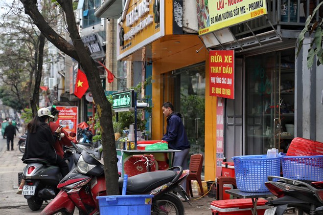 Thanh Xu&acirc;n (H&agrave; Nội): Lấn chiếm vỉa h&egrave; như chưa hề c&oacute; chiến dịch - Ảnh 18.