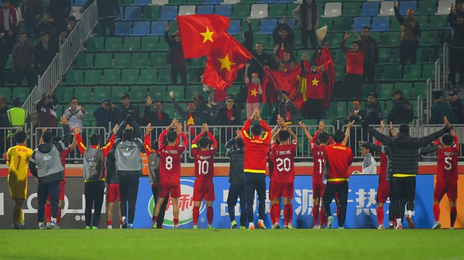 Thắng kịch tính U20 Qatar, U20 Việt Nam vỡ òa cảm xúc - Ảnh 14.