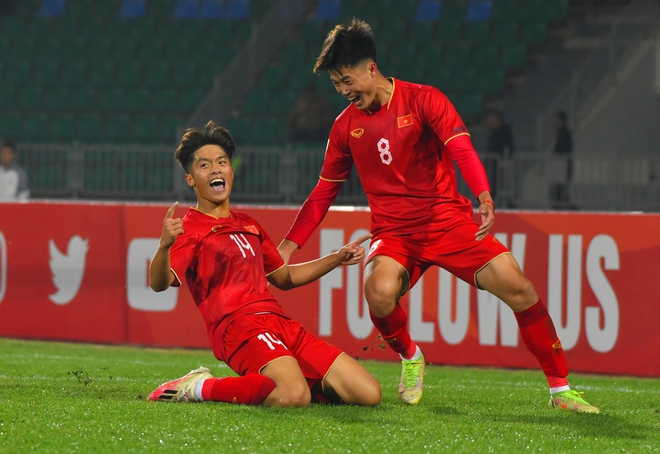 Thắng kịch tính U20 Qatar, U20 Việt Nam vỡ òa cảm xúc - Ảnh 1.