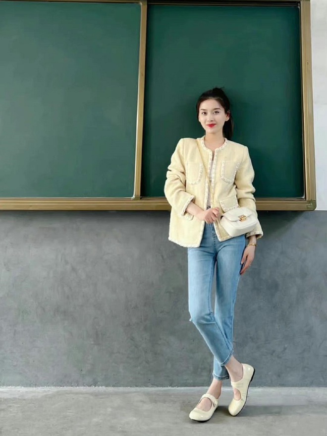 Cô giáo 9X gây sốt Weibo với style đi dạy: Cả tuần không trùng bộ nào, mặc đơn giản vẫn đẹp ngất ngây - Ảnh 7.