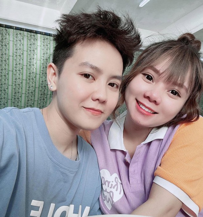 Cặp đ&ocirc;i đồng giới M&uacute;i X&ugrave; - Bi Bảo sinh con đầu l&ograve;ng sau bao gian khổ - Ảnh 1.