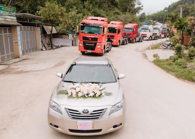 Chú rể Hà Tĩnh chơi lớn rước dâu bằng 20 xe container - Ảnh 11.