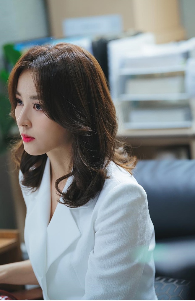 Nữ chính phim Hàn có tỷ suất người xem đỉnh nhất tuần qua: Hơn 20 năm làm nghề nhưng nhan sắc không đổi - Ảnh 6.