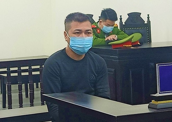 Người đ&agrave;n &ocirc;ng h&uacute;t thuốc l&uacute;c rạng s&aacute;ng l&agrave;m chết người t&igrave;nh - Ảnh 1.