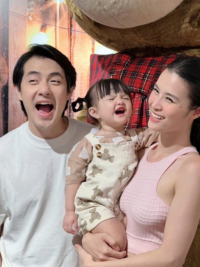 Đ&ocirc;ng Nhi thử th&aacute;ch con g&aacute;i bằng 1 c&aacute;i kẹo, phản ứng của b&eacute; ra sao m&agrave; đạt 1,5 triệu người xem? - Ảnh 6.