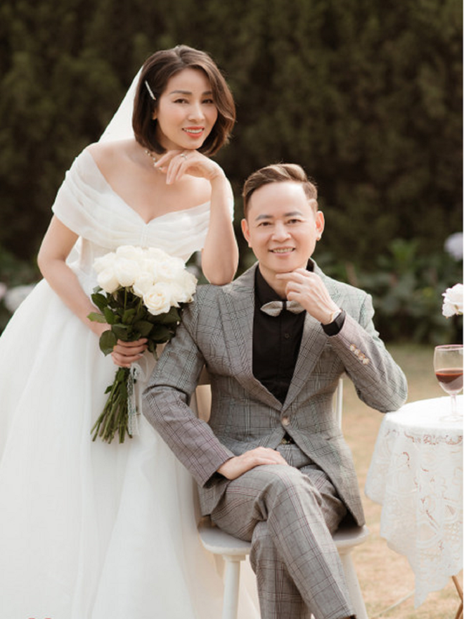 Loạt ảnh cưới lãng mạn, ngọt ngào của Tùng Dương và người vợ thứ 4 - Ảnh 1.