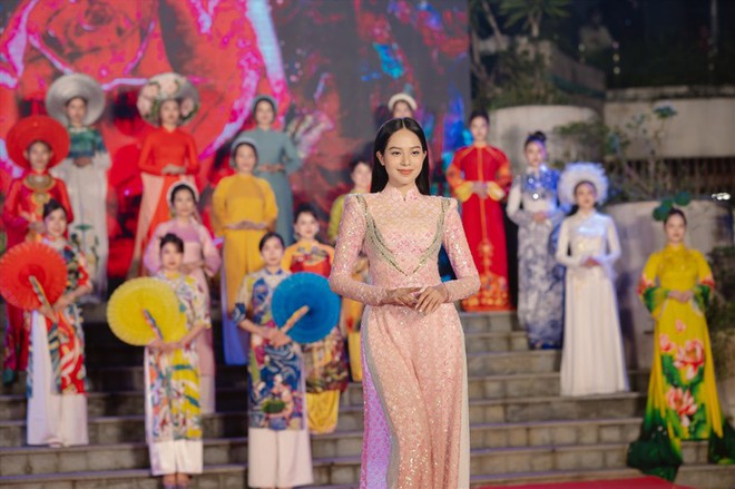 Hoa hậu Thanh Thủy xinh hết nấc với trang phục &aacute;o d&agrave;i - Ảnh 4.