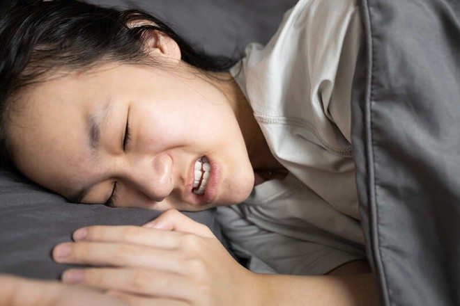 Buổi đ&ecirc;m khi ngủ, nếu cơ thể xảy ra 4 vấn đề n&agrave;y th&igrave; c&oacute; thể l&agrave; điềm b&aacute;o cho thấy sức khỏe bạn kh&ocirc;ng ổn - Ảnh 3.