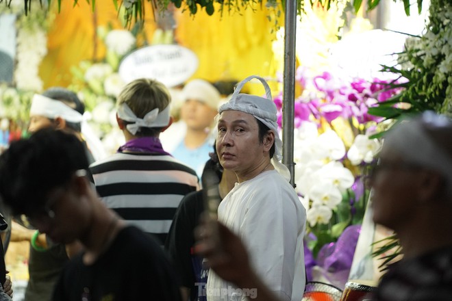 Bát nháo ở lễ tang NSƯT Vũ Linh: Người dân không hiểu với cách làm khó ở địa phương - Ảnh 9.