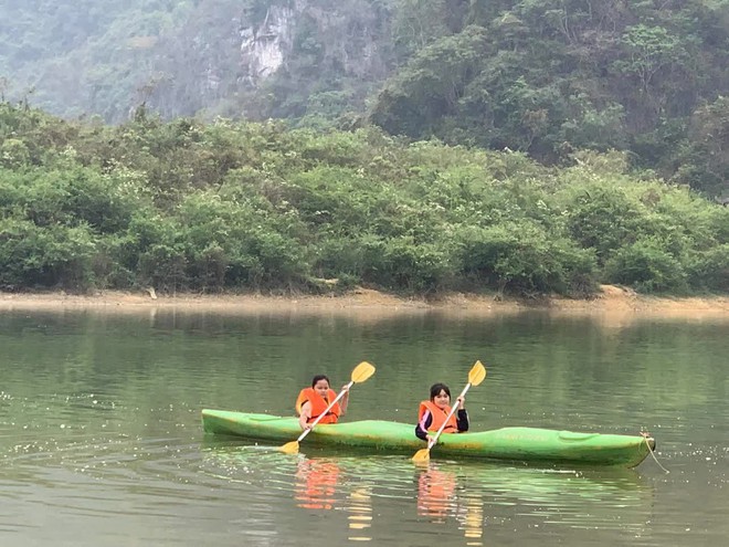 Gác lại âu lo, gia đình nhỏ tìm về với thiên nhiên - nơi những đứa trẻ vui chơi quên lối về - Ảnh 6.