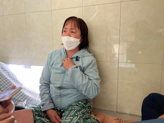Mẹ nạn nh&acirc;n nguy kịch trong vụ &ocirc; t&ocirc; t&ocirc;ng 17 xe m&aacute;y: Cảm gi&aacute;c như t&ocirc;i kh&ocirc;ng c&ograve;n g&igrave; nữa - Ảnh 2.