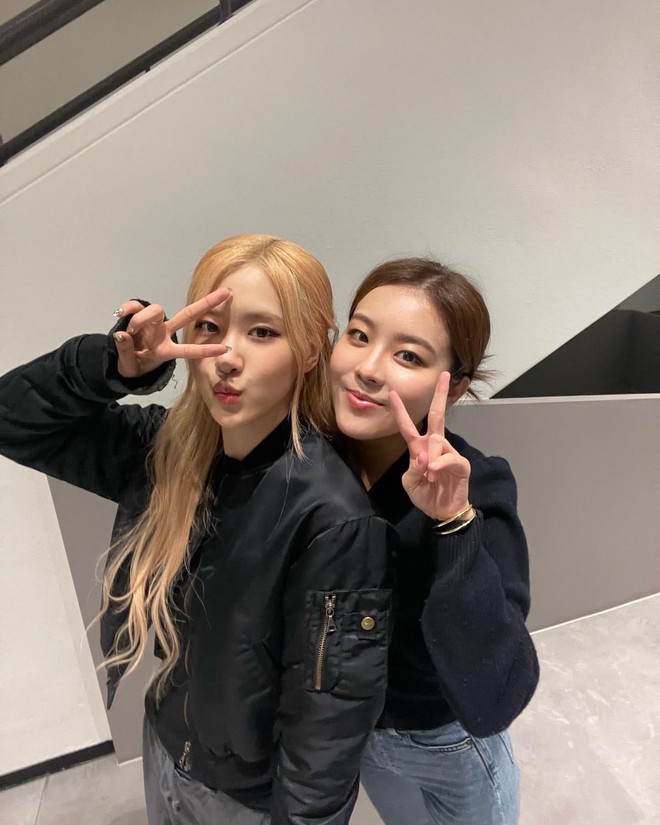 Sức mạnh của gen di truyền: Jisoo - Rosé đã đẹp, chị gái 2 "mẩu" BLACKPINK cũng cực phẩm không kém