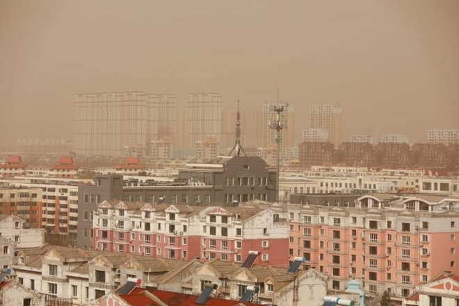 Đợt bão cát mới ảnh hưởng gần 410 triệu người ở Trung Quốc - Ảnh 1.