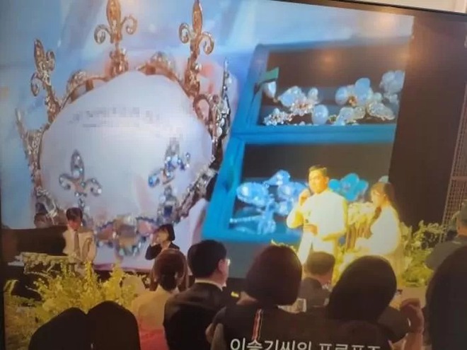 Lee Seung Gi - Lee Da In bị chê cười đủ đường vì phát quảng cáo của nhà tài trợ trong đám cưới rình rang: Người trong cuộc nói gì? - Ảnh 3.