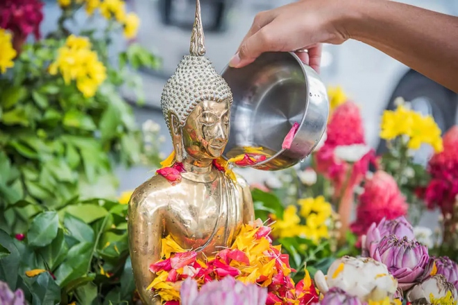 “Nam Ob Thai” - Mùi hương độc đáo của Tết năm mới Songkran tại Thái Lan - Ảnh 2.