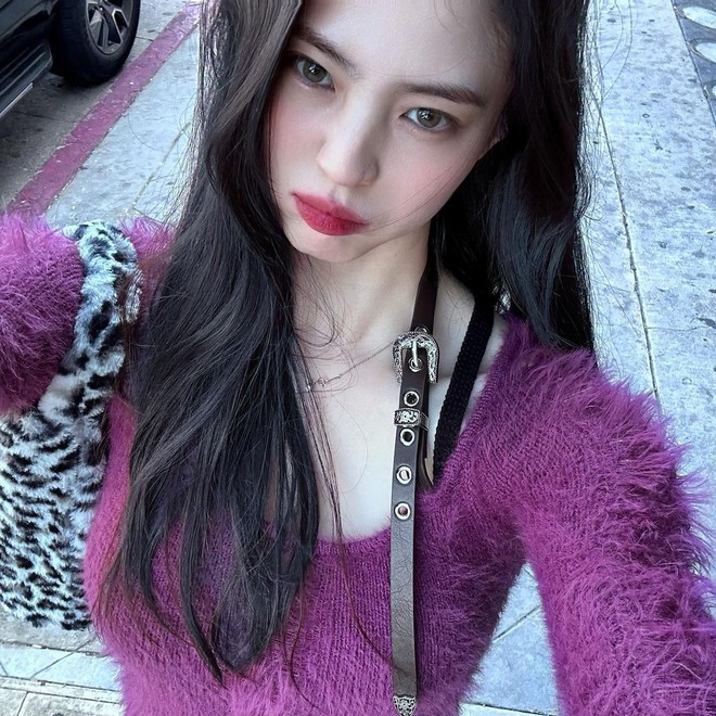Ngất ng&acirc;y với loạt ảnh quyến rũ trời sinh của Han So Hee, ch&aacute;y thế n&agrave;o m&agrave; được crush Song Hye Kyo v&agrave;o thả tim liền tay - Ảnh 4.