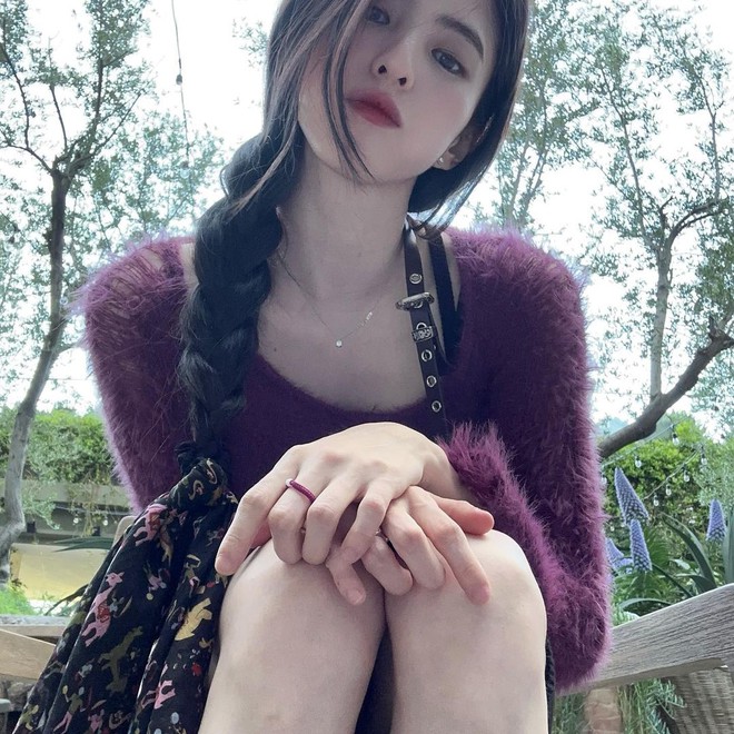 Ngất ng&acirc;y với loạt ảnh quyến rũ trời sinh của Han So Hee, ch&aacute;y thế n&agrave;o m&agrave; được crush Song Hye Kyo v&agrave;o thả tim liền tay - Ảnh 2.