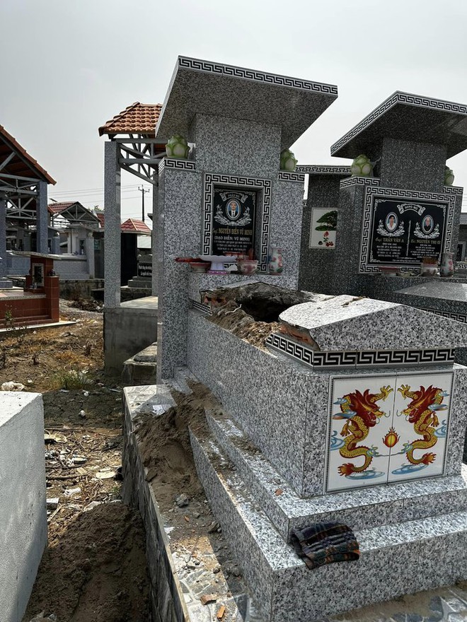 Gia đình lên tiếng về hình ảnh phần mộ cố đạo diễn Vũ Minh bị đập phá - Ảnh 1.