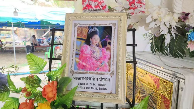 H&igrave;nh ảnh từ tang lễ nữ ca sĩ qua đời do ng&atilde; xuống bể bơi, x&oacute;t xa trước lời nhắn cuối c&ugrave;ng của mẹ d&agrave;nh cho con g&aacute;i - Ảnh 8.