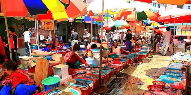 N&agrave;ng d&acirc;u Việt ở Singapore kể chuyện đi chợ truyền thống với mẹ chồng: Gi&aacute; ni&ecirc;m yết sẵn nhưng xem m&agrave; cho&aacute;ng, t&igrave;m mỏi mắt kh&ocirc;ng thấy thứ quen thuộc n&agrave;y - Ảnh 4.
