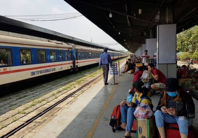 T&agrave;u, xe dịp nghỉ lễ 30/4: Kh&ocirc;ng lo thiếu xe, v&eacute; t&agrave;u c&oacute; chặng giảm gi&aacute; 30% - Ảnh 4.