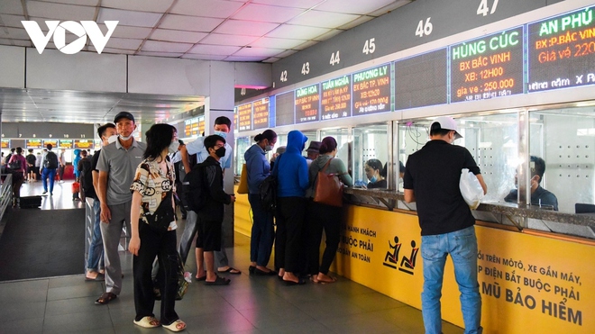 T&agrave;u, xe dịp nghỉ lễ 30/4: Kh&ocirc;ng lo thiếu xe, v&eacute; t&agrave;u c&oacute; chặng giảm gi&aacute; 30% - Ảnh 2.