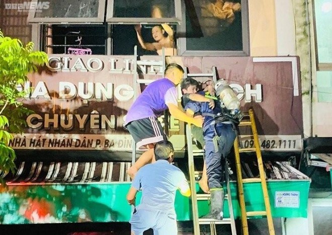 Nh&acirc;n chứng vụ ch&aacute;y khiến 2 trẻ tử vong: Đ&aacute;m ch&aacute;y lan nhanh k&egrave;m theo tiếng nổ lớn - Ảnh 2.