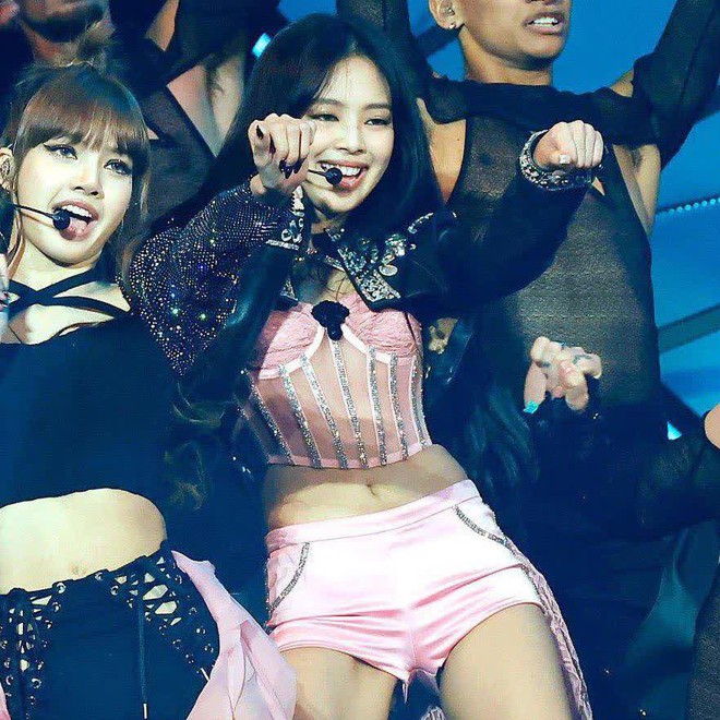 BLACKPINK tại Coachella 2023: Outfit nhóm gây tiếc nuối nhưng lúc tách riêng ai cũng sáng rực - Ảnh 4.