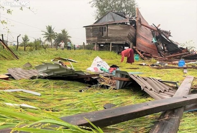 Ảnh: Mưa dông, gió lốc ở Gia Lai làm 6 người bị thương, hơn 120 căn nhà tốc mái - Ảnh 7.