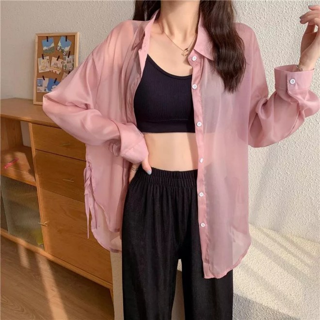 Chỉ 1 chiếc sơ mi mỏng tanh, HH Đỗ H&agrave; c&oacute; tới 2 c&aacute;ch mix đồ hack eo thon d&aacute;ng chuẩn - Ảnh 5.