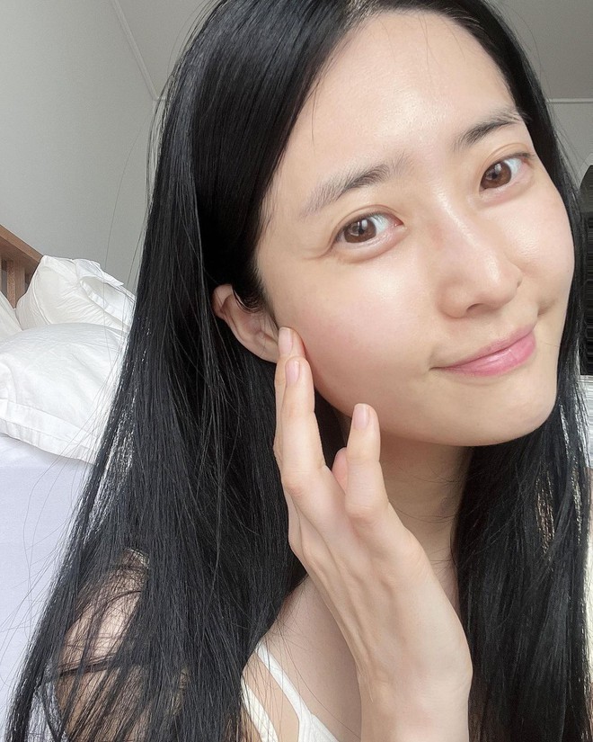 Chuy&ecirc;n gia chia sẻ: H&atilde;y b&ocirc;i thứ n&agrave;y trước serum để da lu&ocirc;n khỏe đẹp, mịn căng - Ảnh 2.
