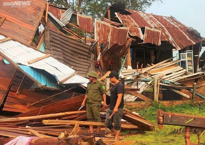 Ảnh: Mưa dông, gió lốc ở Gia Lai làm 6 người bị thương, hơn 120 căn nhà tốc mái - Ảnh 3.