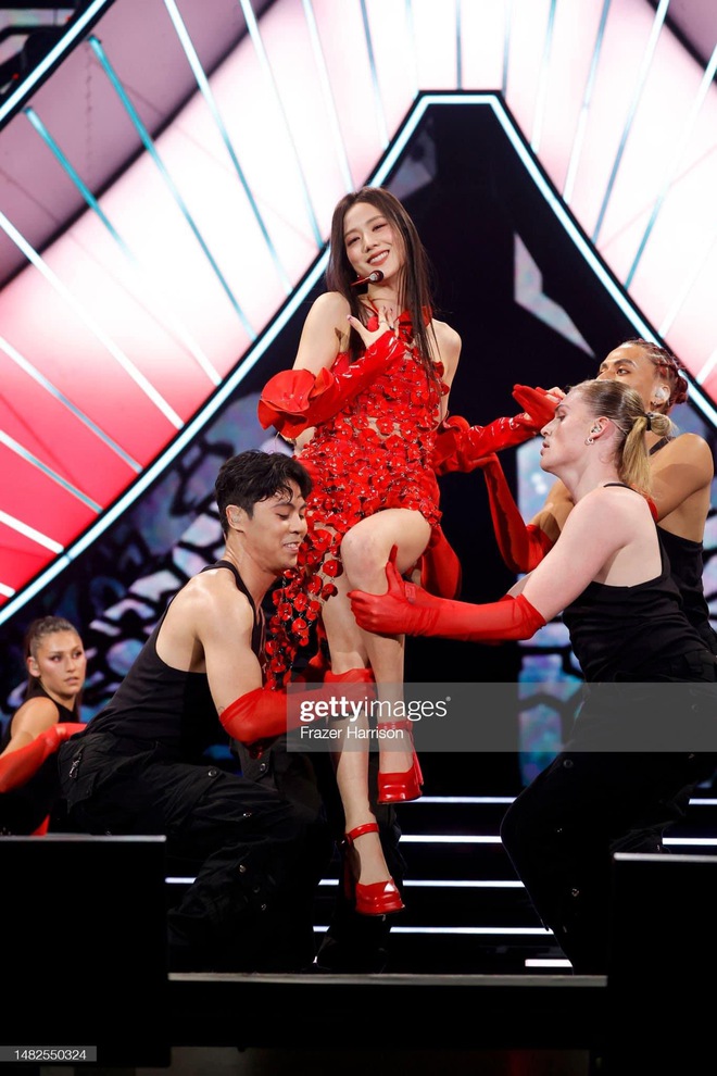 To&agrave;n cảnh BLACKPINK tại Coachella: Live nuốt mic 18 b&agrave;i h&aacute;t, loạt sự cố kh&ocirc;ng mong muốn, lập kỷ lục người xem v&agrave; hơn thế nữa! - Ảnh 12.