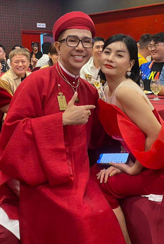Vợ chồng Việt Hương, C&aacute;t Phượng c&ugrave;ng d&agrave;n nghệ sĩ tham dự đ&aacute;m cưới con trai của sao Việt - Ảnh 6.
