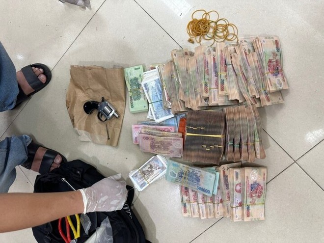 Bắt nghi phạm cướp ng&acirc;n h&agrave;ng tại B&igrave;nh Dương - Ảnh 2.