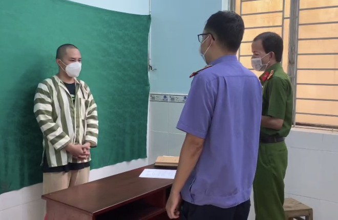 Nghệ sĩ Việt vi phạm ph&aacute;p luật sẽ bị cấm s&oacute;ng, cấm diễn - Ảnh 2.