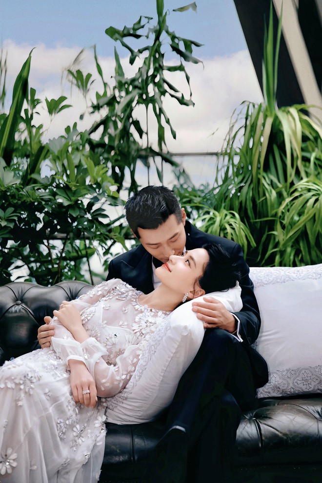 H&agrave; Si&ecirc;u Li&ecirc;n xinh như c&ocirc;ng ch&uacute;a trong ng&agrave;y cưới nhưng so với c&aacute;c c&ocirc; chị t&agrave;i phiệt th&igrave; sao? - Ảnh 4.