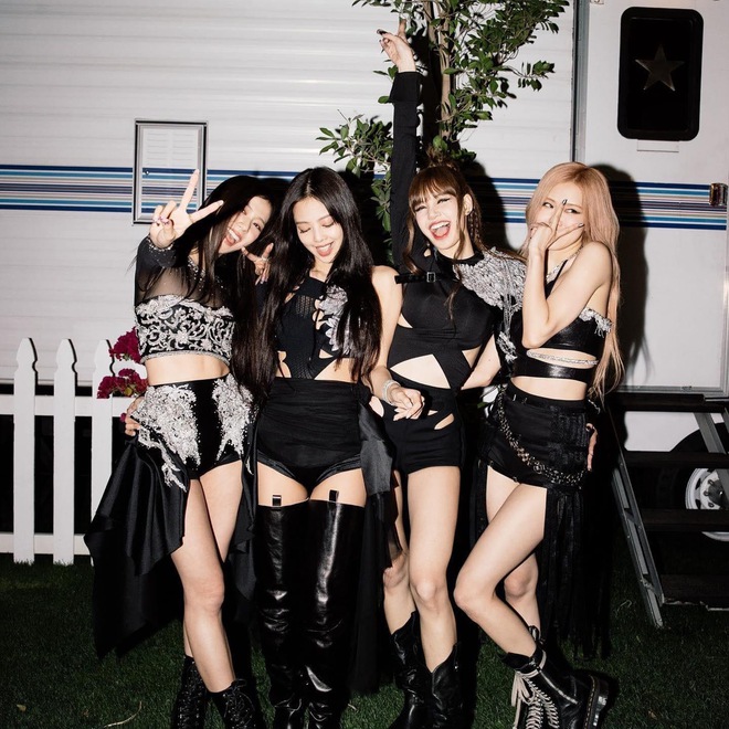 BLACKPINK xả ảnh Coachella sang - xịn - mịn: Jennie khóc nức nở, nhóm sang trời Tây quậy hết mức! - Ảnh 8.