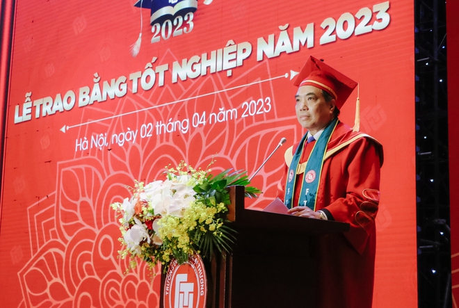 Toàn cảnh lễ trao bằng tốt nghiệp tại ngôi trường được mệnh danh Harvard của Việt Nam - Ảnh 2.