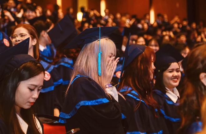 Toàn cảnh lễ trao bằng tốt nghiệp tại ngôi trường được mệnh danh Harvard của Việt Nam - Ảnh 12.