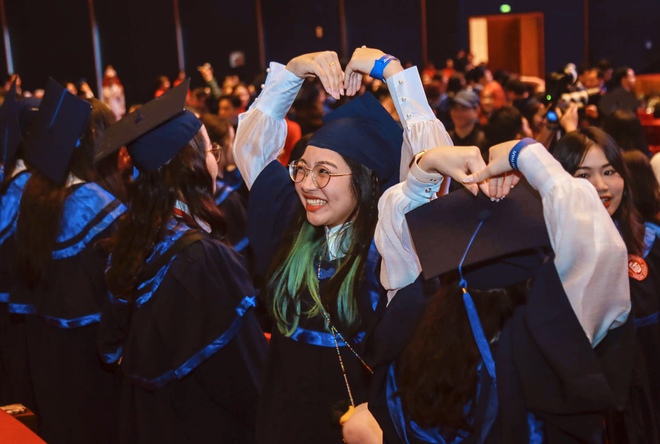 Toàn cảnh lễ trao bằng tốt nghiệp tại ngôi trường được mệnh danh Harvard của Việt Nam - Ảnh 11.
