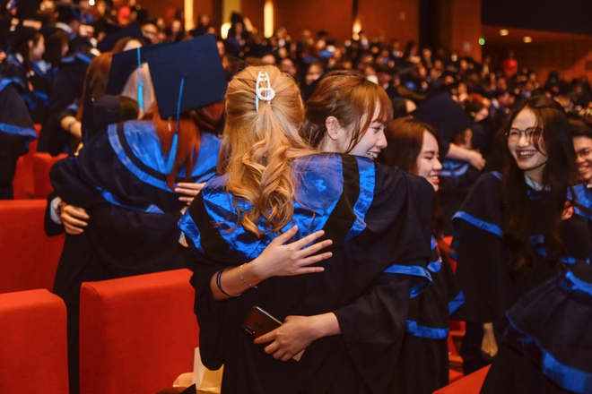 Toàn cảnh lễ trao bằng tốt nghiệp tại ngôi trường được mệnh danh Harvard của Việt Nam - Ảnh 14.