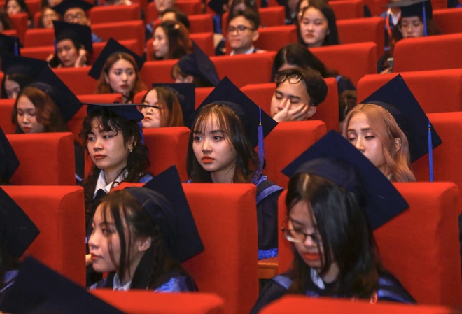 Toàn cảnh lễ trao bằng tốt nghiệp tại ngôi trường được mệnh danh Harvard của Việt Nam - Ảnh 5.