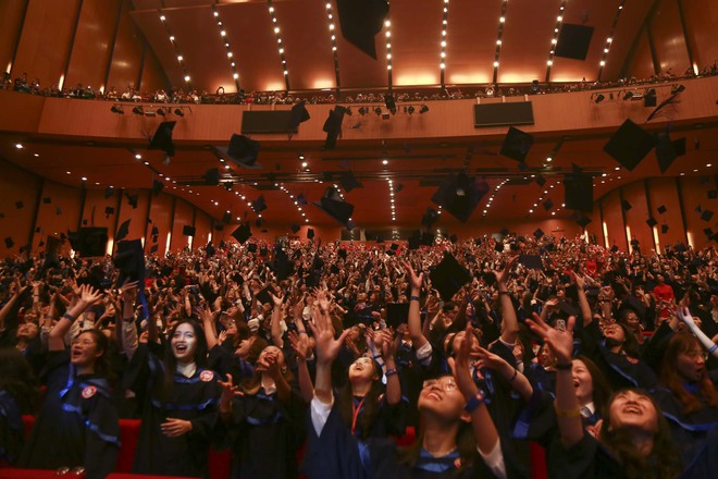 Toàn cảnh lễ trao bằng tốt nghiệp tại ngôi trường được mệnh danh Harvard của Việt Nam - Ảnh 17.