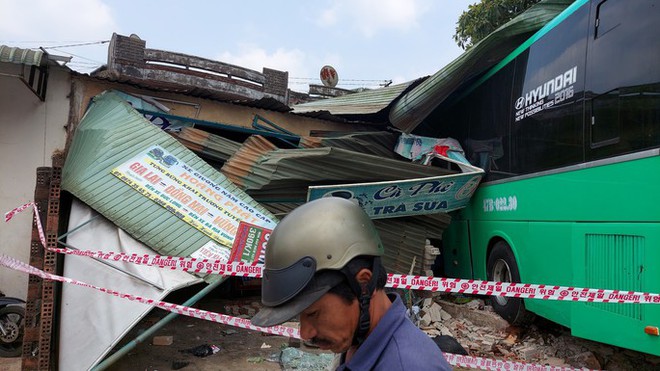 Giây phút kinh hoàng trước khi xe giường nằm lao vào nhà dân - Ảnh 5.