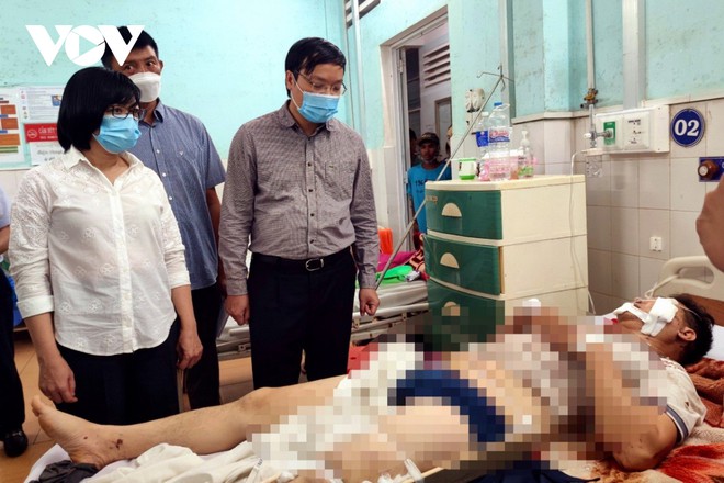 Hỗ trợ c&aacute;c gia đ&igrave;nh nạn nh&acirc;n trong vụ xe giường nằm t&ocirc;ng v&agrave;o nh&agrave; d&acirc;n ở Gia Lai - Ảnh 1.