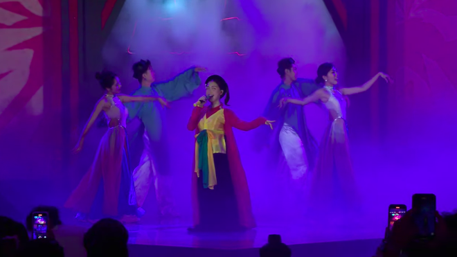 B&ugrave;ng nổ đ&ecirc;m sự kiện giải đấu ao l&agrave;ng, Đen V&acirc;u v&agrave; Ho&agrave; Minzy cũng xuất hiện g&oacute;p vui - Ảnh 8.